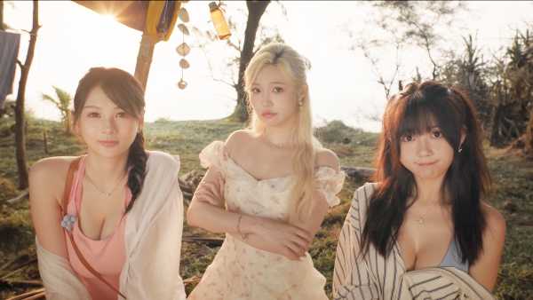 beauties-for-help-on-the-island-viet-hoa